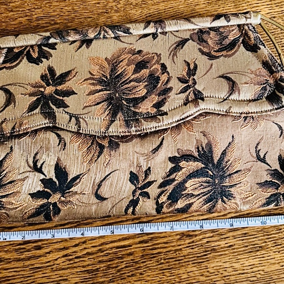 Vintage Mid-Century-Modern Gold Lame Clutch Purse - Picture 5 of 16